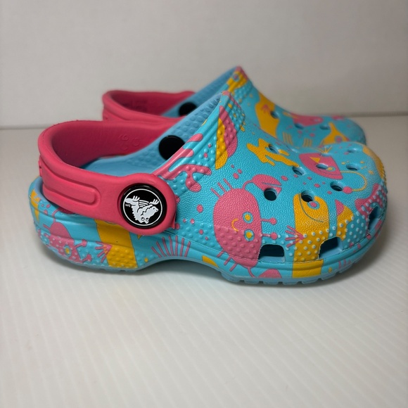 Crocs Classic Island Escape Clog Children's Size 6 Hyper Pink/Multicolor/Blue - Picture 5 of 10